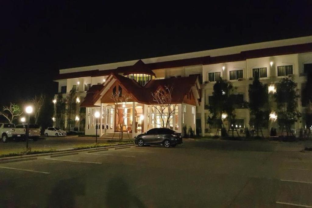 Silayok Grand Hotel Tak Exterior photo
