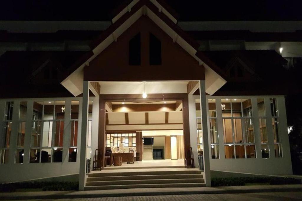 Silayok Grand Hotel Tak Exterior photo