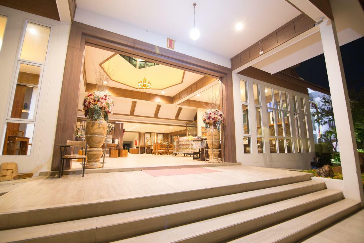 Silayok Grand Hotel Tak Exterior photo
