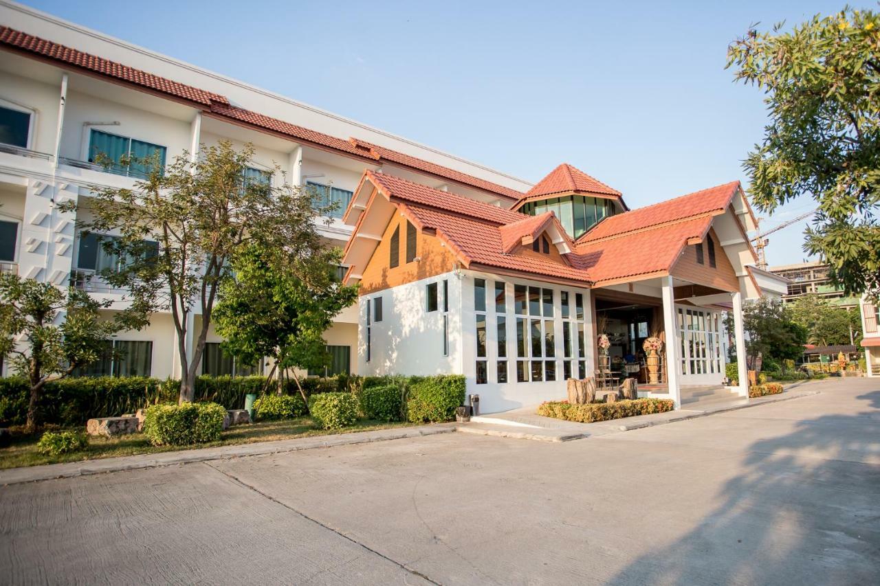 Silayok Grand Hotel Tak Exterior photo